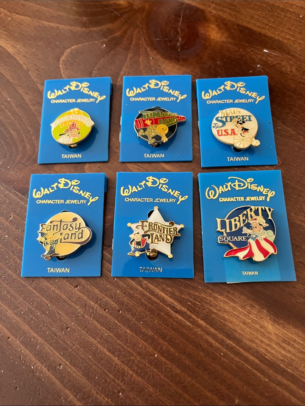 Disney Goofy Adventure Land Enamel Pin - Blue, Lime, Red, Yellow